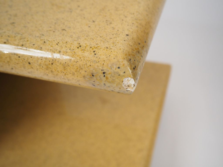 Jean Claude MAHEY.  Desserte roulante et sa lampe en composition à l'i