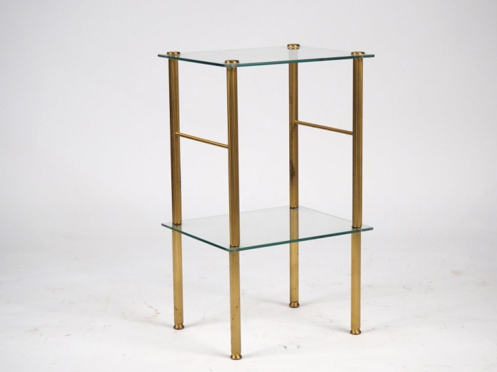 Bout de canapé années 70 en laiton doré, de style Louis XVI à décor de