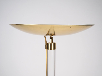 Vente aux enchères Lampadaire années 70 en laiton doré et plexiglass, fut cylindrique, éc