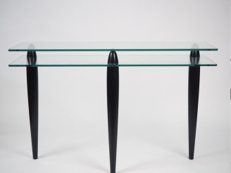 Vente aux enchères Pascal MOURGUE. Pour ARTELANO.  Console en verre et en métal laqué noi