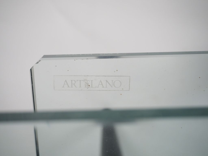 Pascal MOURGUE. Pour ARTELANO.  Console en verre et en métal laqué noi