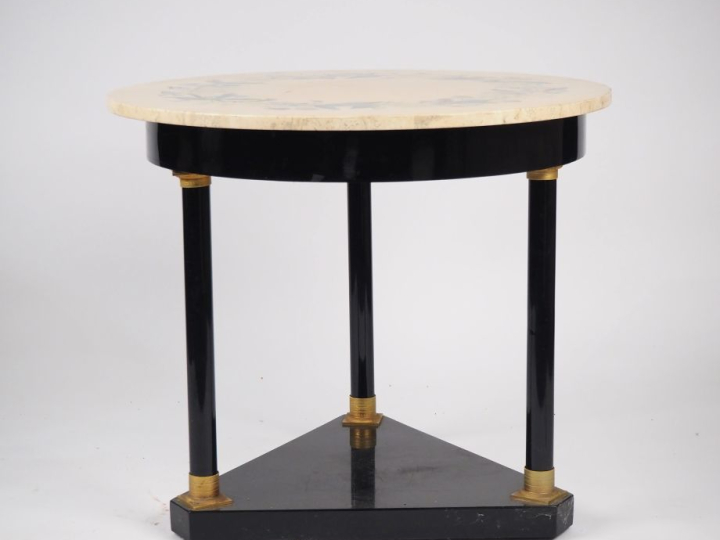 Jean Charles de CASTELBAJAC.  Guéridon en bois laqué noir, ornementati