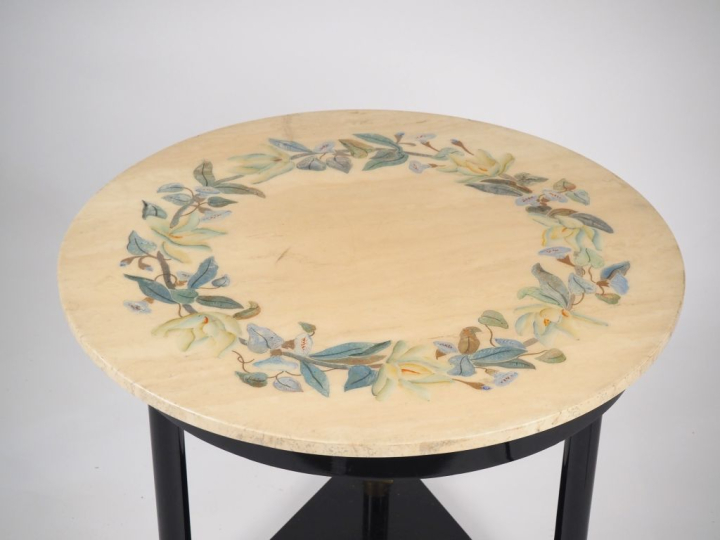 Jean Charles de CASTELBAJAC.  Guéridon en bois laqué noir, ornementati