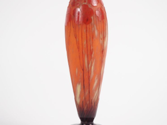 Vente aux enchères LE VERRE FRANCAIS. Vase "Cardamines"  Signé. H. 23,5 cm. (petit défaut