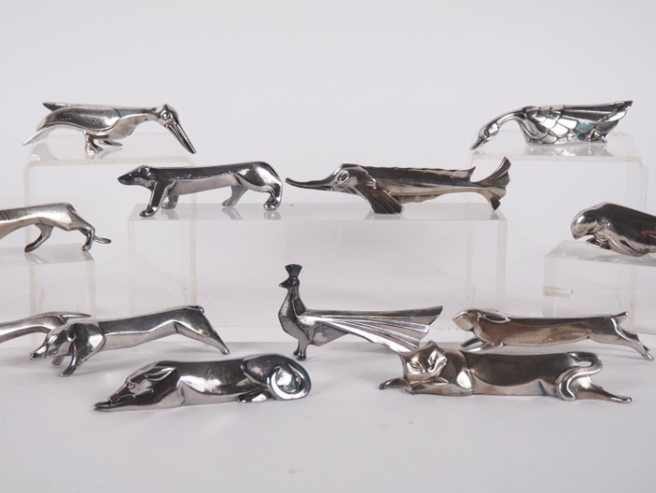 GALLIA. Suite de 12 porte-couteaux en métal argenté à décor zoomorphe,