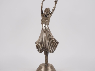 Vente aux enchères Ecole française de style Art Déco. "Danseuse". Sculpture en métal arge
