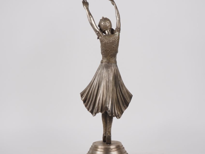Ecole française de style Art Déco. "Danseuse". Sculpture en métal arge