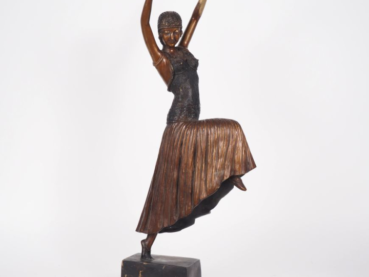 Ecole française XXème. "Danseuse Art Déco". Sculpture en bronze double