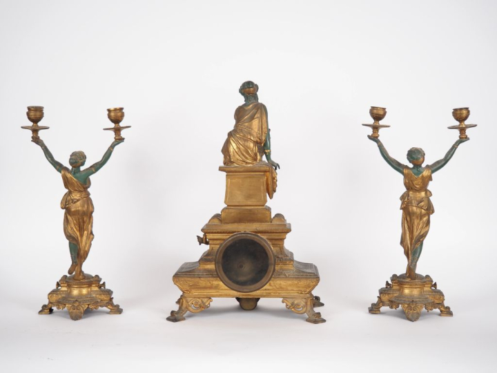 Garniture de cheminée 1900 en régule doré et patiné vert figurant des 