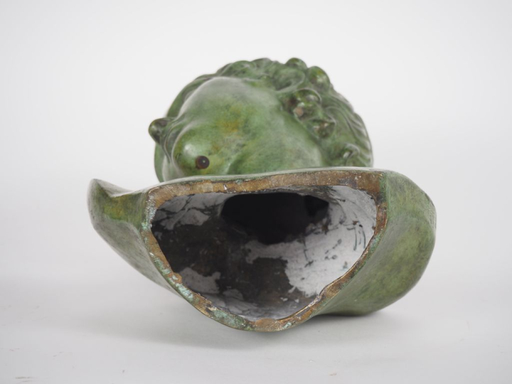 Ecole française XXème. "Portrait de jeune homme". Sculpture en bronze 