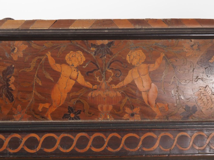 Miroir Languedocien XVIIIème en marqueterie à décor de rinceaux feuill