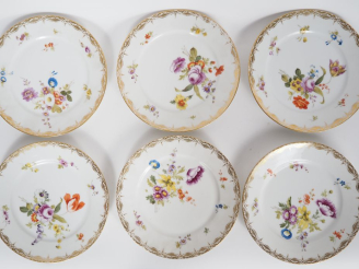 Vente aux enchères 6 assiettes Restauration en porcelaine de Paris, à décor polychrome de
