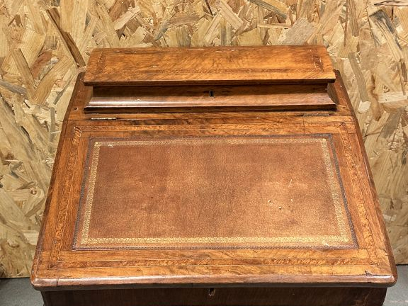 Bureau Davenport XIXème en marqueterie, ouvrant à un abattant, quatre 