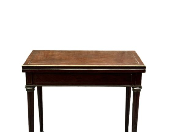 Table à jeux Napoléon III de style Louis XVI, en acajou et placage d'a