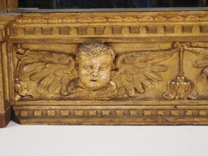 Miroir XIXème de style Louis XIV en bois et stuc doré, à décor de colo