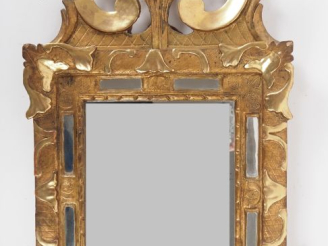Vente aux enchères Miroir à parecloses fin XIXème - début XXème en bois et stuc doré à dé