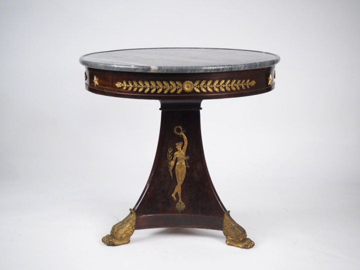 Guéridon Empire en acajou et placage d'acajou, plateau circulaire dess