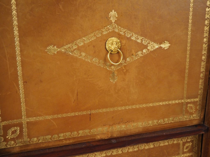 Grand cartonnier début XIXème en acajou et placage d'acajou, ouvrant à