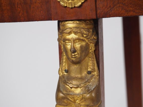 Guéridon fin XIXème début XXème de style Empire, plateau circulaire ma