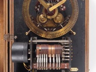 Vente aux enchères A. DIDELOT à Biberkirch. Horloge "l'angelus electro-automatique" dans 