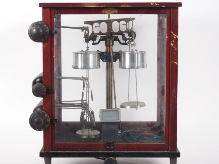 SARTORIUS WERKE à GOTTINGEN. Balance de précision dans son coffret. Di