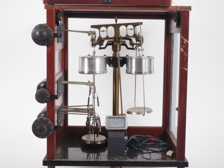 SARTORIUS WERKE à GOTTINGEN. Balance de précision dans son coffret. Di