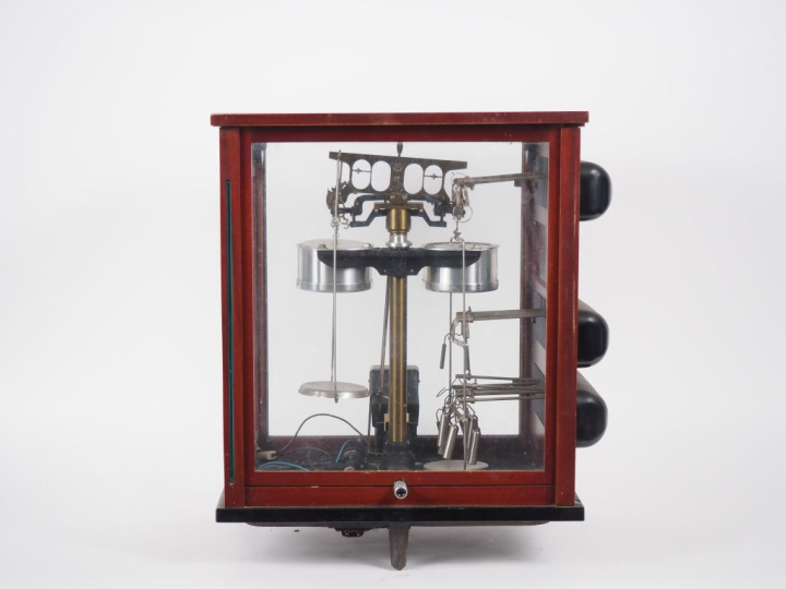 SARTORIUS WERKE à GOTTINGEN. Balance de précision dans son coffret. Di