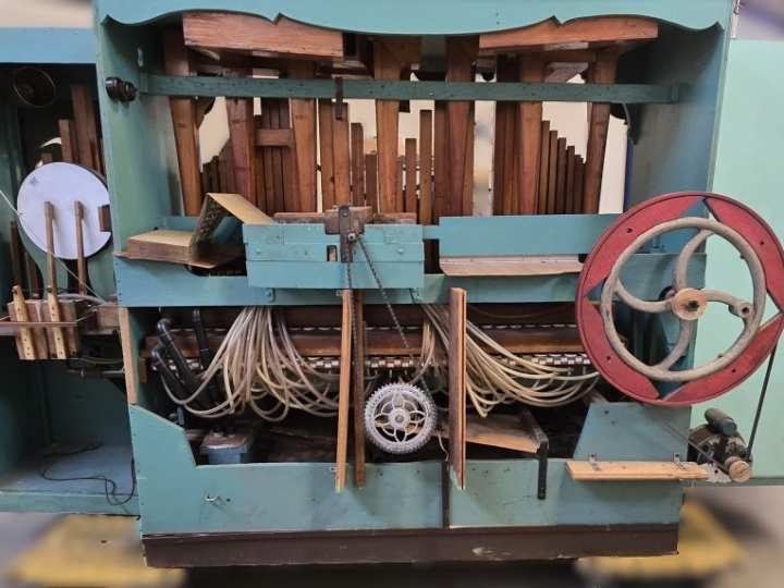 Orgue automatique de danse, 84 touches reconstruit à partir d’éléments