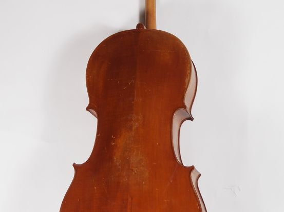 Violoncelle 	fait dans les ateliers JTL  Bon état	 753 mm A restaurer 