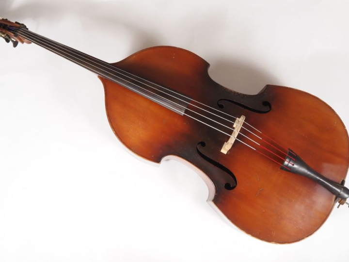 Contrebasse 	3/4 massive fait vers 1940-1950 à Mirecourt, portant l'ét