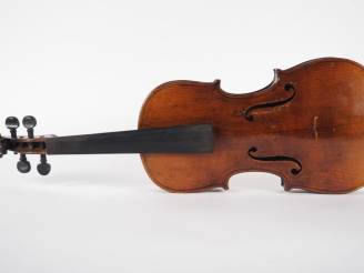 Vente aux enchères Violon 	allemand fait vers 1890. 	335mm	. bon état	, reverni Expert : 
