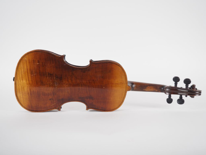 Violon 	allemand fait vers 1890. 	335mm	. bon état	, reverni Expert : 