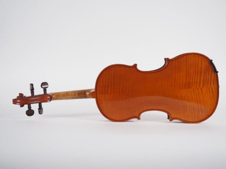 Intéressant violon fait à Mirecourt vers 1930 signé "LAVEST". 356 mm P