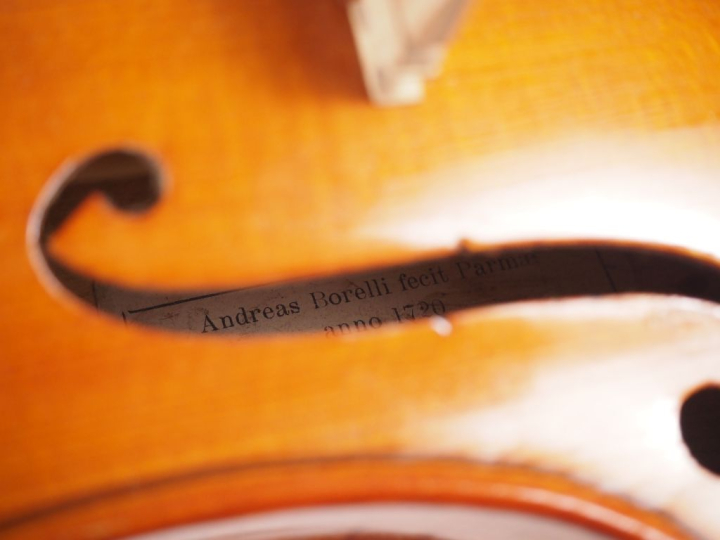 Intéressant violon fait à Mirecourt vers 1930 signé "LAVEST". 356 mm P