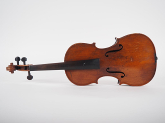 Vente aux enchères Violon 	français fait à Mirecourt, non filté	. 358mm. 	bon état	, à mo