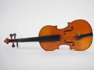Vente aux enchères Violon 1/2 fait à Mirecourt signé Breton avec son archet. 310 mm A mon