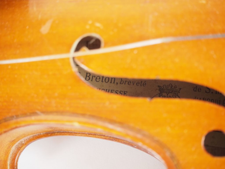 Violon 1/2 fait à Mirecourt signé Breton avec son archet. 310 mm A mon