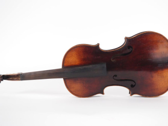 Vente aux enchères Violon 	français non fileté fait à Mirecourt vers 1900. 	359mm	 bon ét