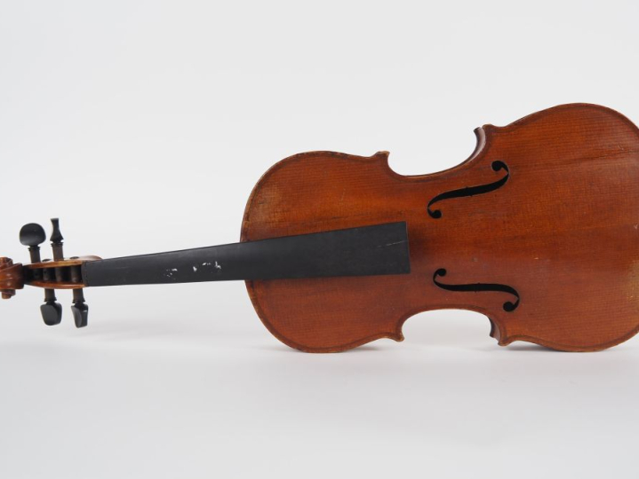 Violon 	allemand fait vers 1910-1915. 	361mm 	mauvais état	, cassures 