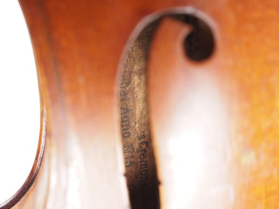 Violon 	allemand fait vers 1910-1915. 	361mm 	mauvais état	, cassures 