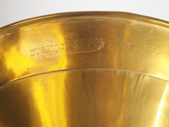 François PERINET Paris. Trompe de chasse en laiton, dans son étui. Sig