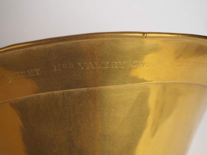 François PERINET Paris. Trompe de chasse en laiton, dans son étui. Sig