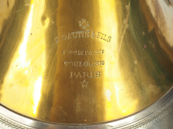 P. GAUTIE   FILS. Trompe de chasse dans son étui. Signée.