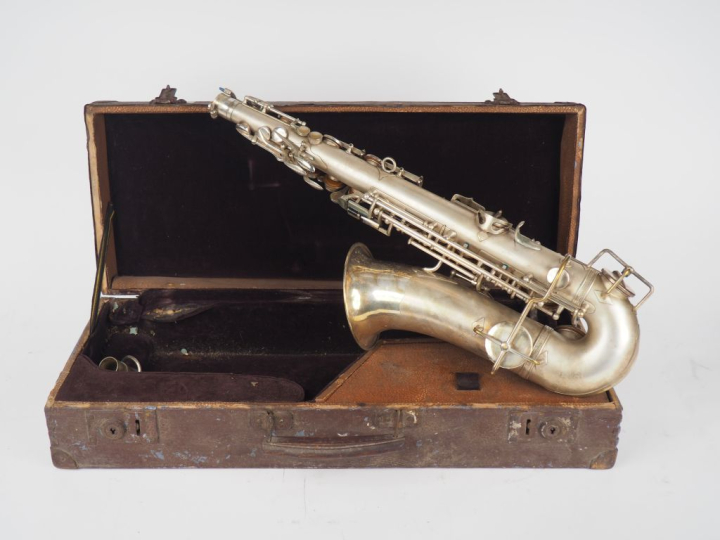 MASSPACHER. Saxophone Alto en métal argenté.