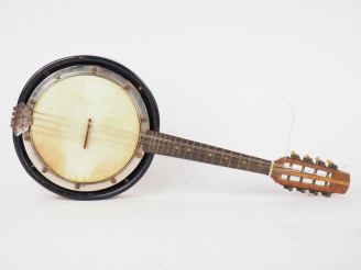 Vente aux enchères Banjo Mandoline en bois et peau.