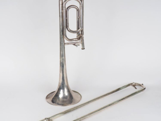 Vente aux enchères Antoine COURTOIS à Paris. Trombone Symphonie 400 n° 25808. (Oxydations