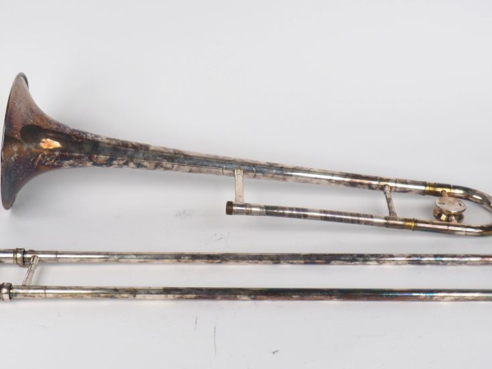 Antoine COURTOIS à Paris. Trombone n°12681 en métal argenté, dans son 