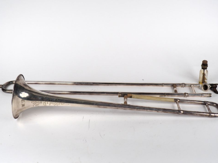 Antoine COURTOIS, 88 rue des marais St Martin. Trombone en métal argen