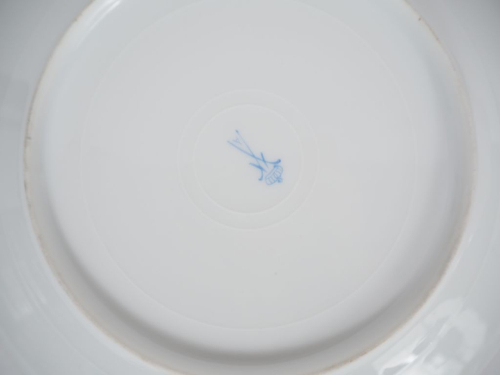 6 assiettes Restauration en porcelaine de Paris, à décor polychrome de