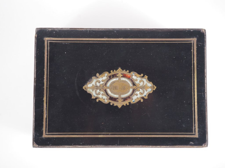 Coffret à couture Napoléon III en bois noirci et marqueterie boulle, i